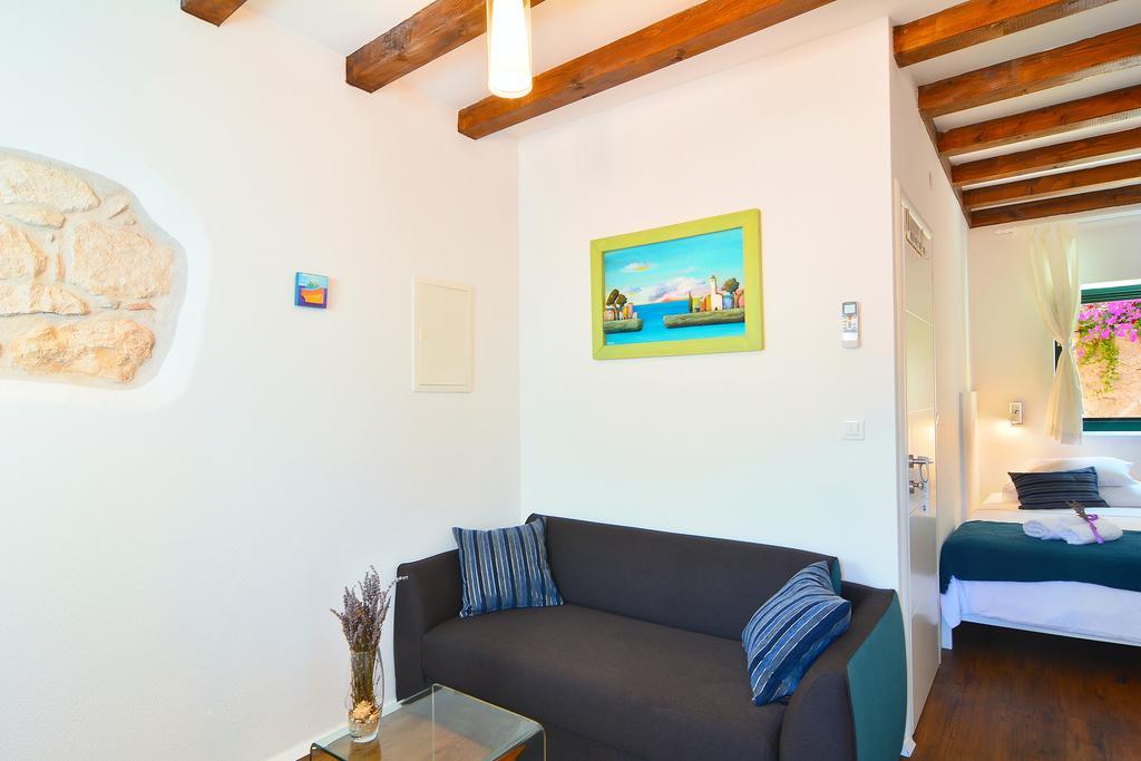 Apartments And Rooms Kampanel ฮวาร์ ห้อง รูปภาพ