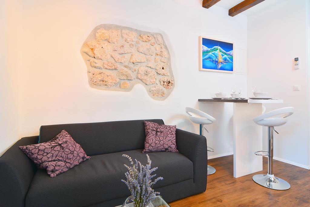 Apartments And Rooms Kampanel ฮวาร์ ห้อง รูปภาพ